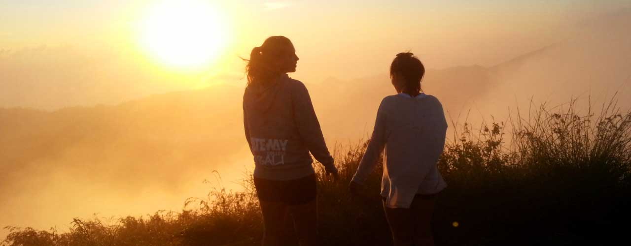 Adolescentes caminando